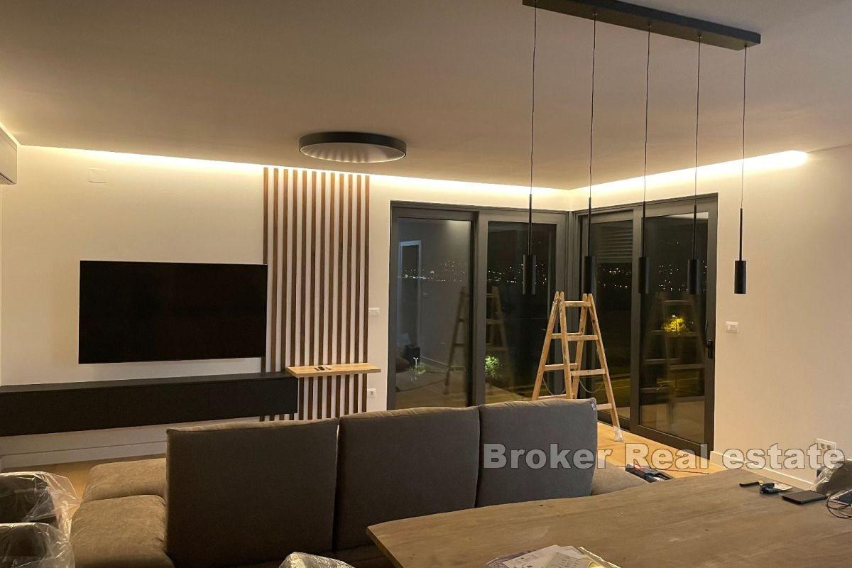 Appartement de deux pièces dans un immeuble neuf avec vue mer