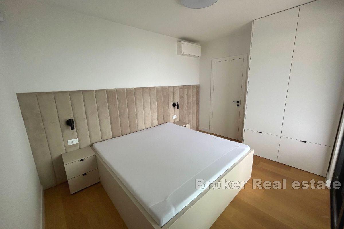 Appartement de deux pièces dans un immeuble neuf avec vue mer