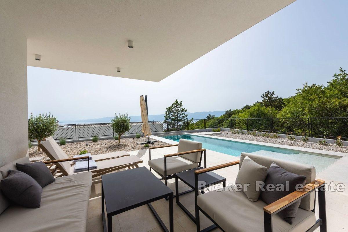 Semi-detached villa with sea view and private pool