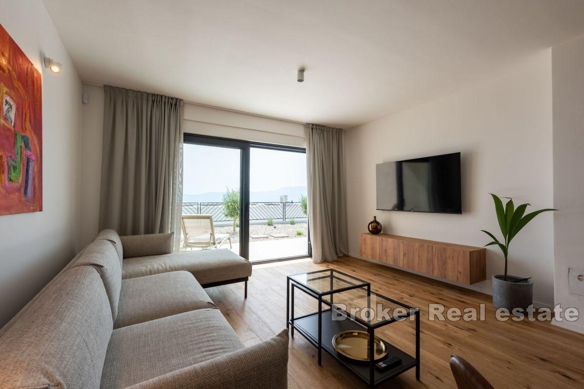 Semi-detached villa with sea view and private pool