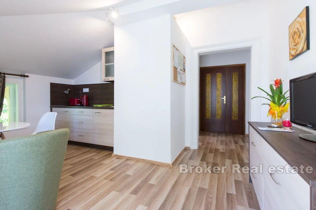 Charming apartment first row to the sea in the center