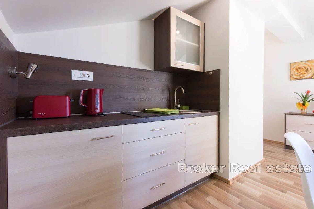 Charming apartment first row to the sea in the center