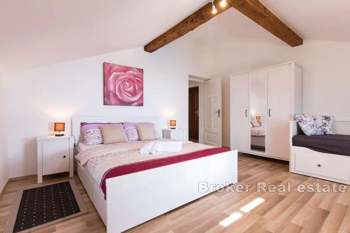 Charming apartment first row to the sea in the center