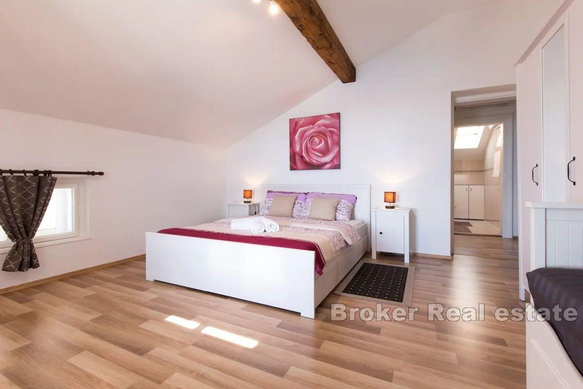 Charming apartment first row to the sea in the center