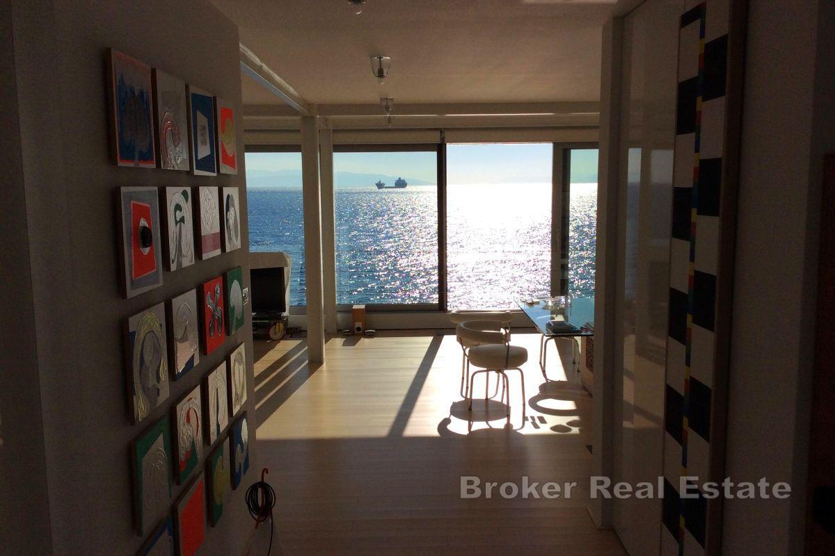 Dizajnerska vila prvi red do mora