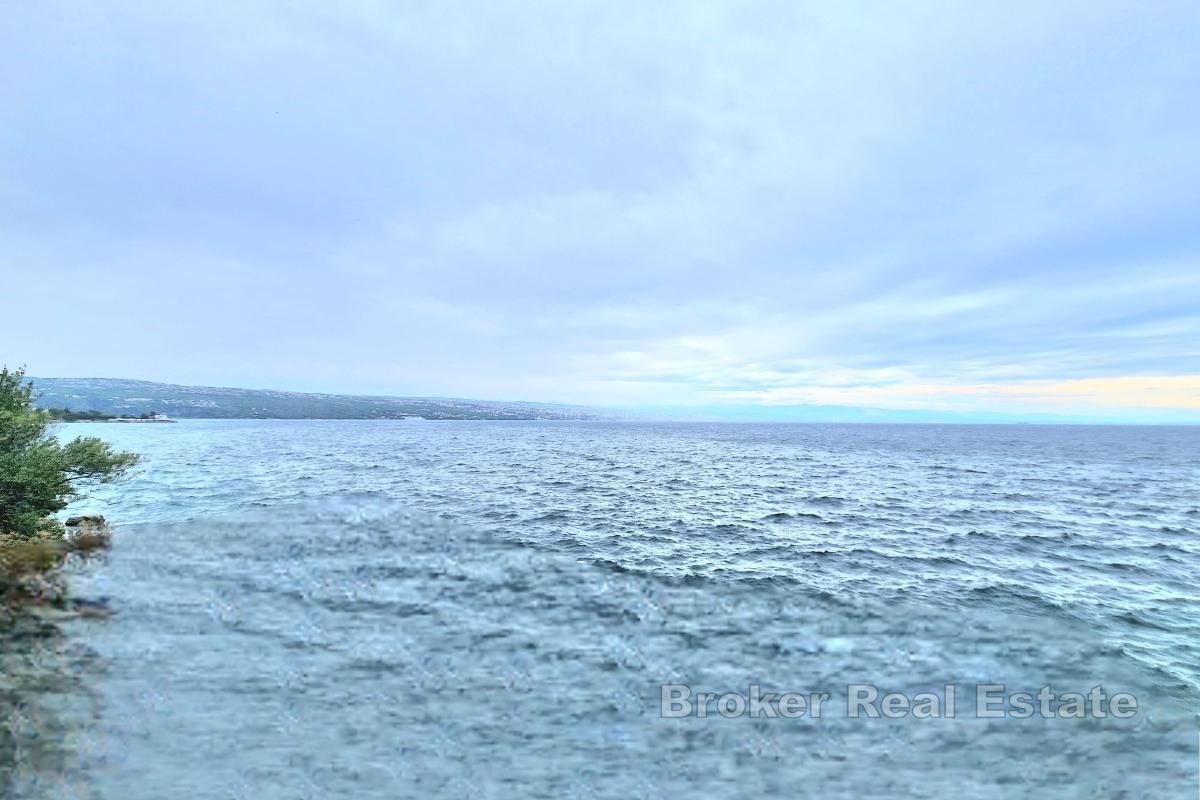 Квартира в центре, первый ряд от моря