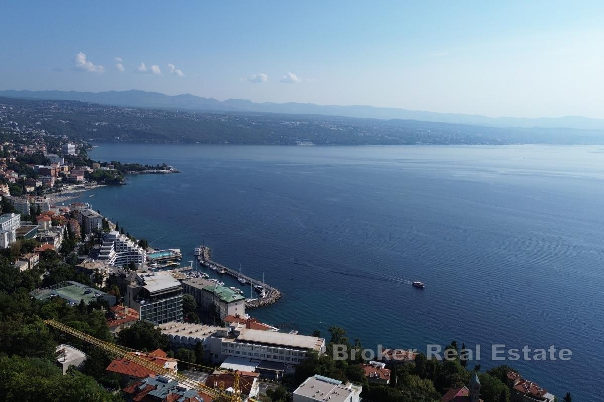 Роскошная трехкомнатная квартира с панорамным видом на море