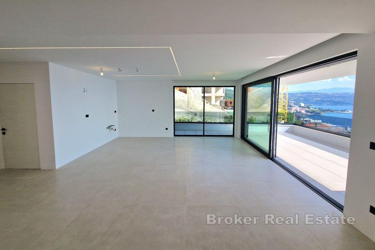 Lyxig lägenhet med tre sovrum och panoramautsikt över havet