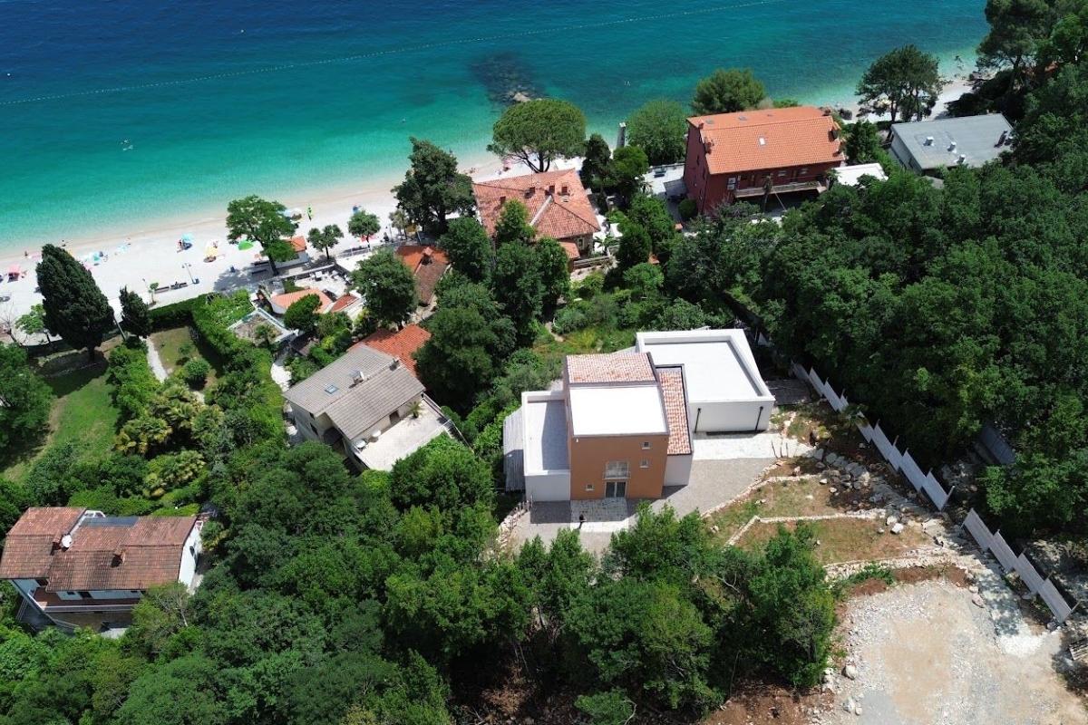 Villa moderna vicino al mare