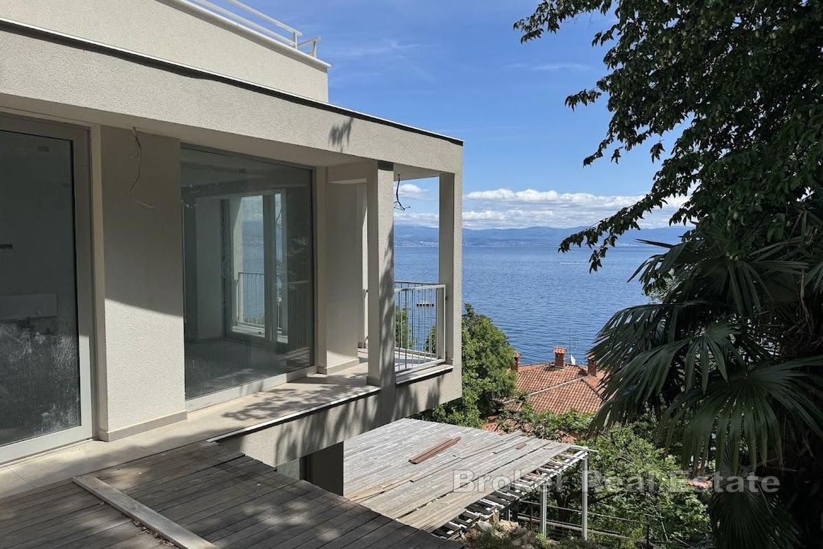 Villa moderna vicino al mare