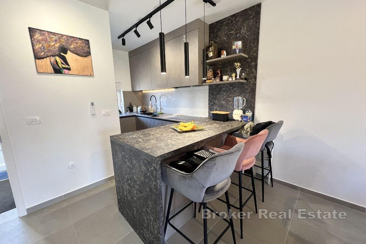 Moderne hus i tre etasjer