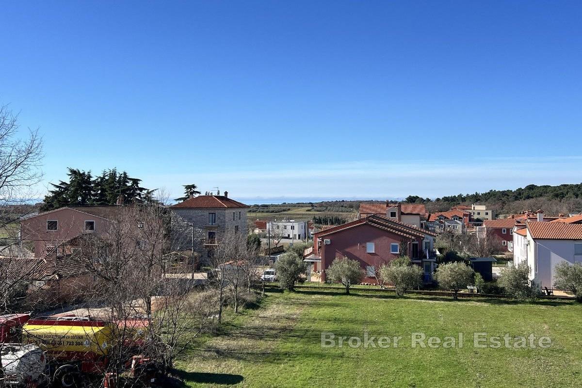 Modernt hus i tre våningar