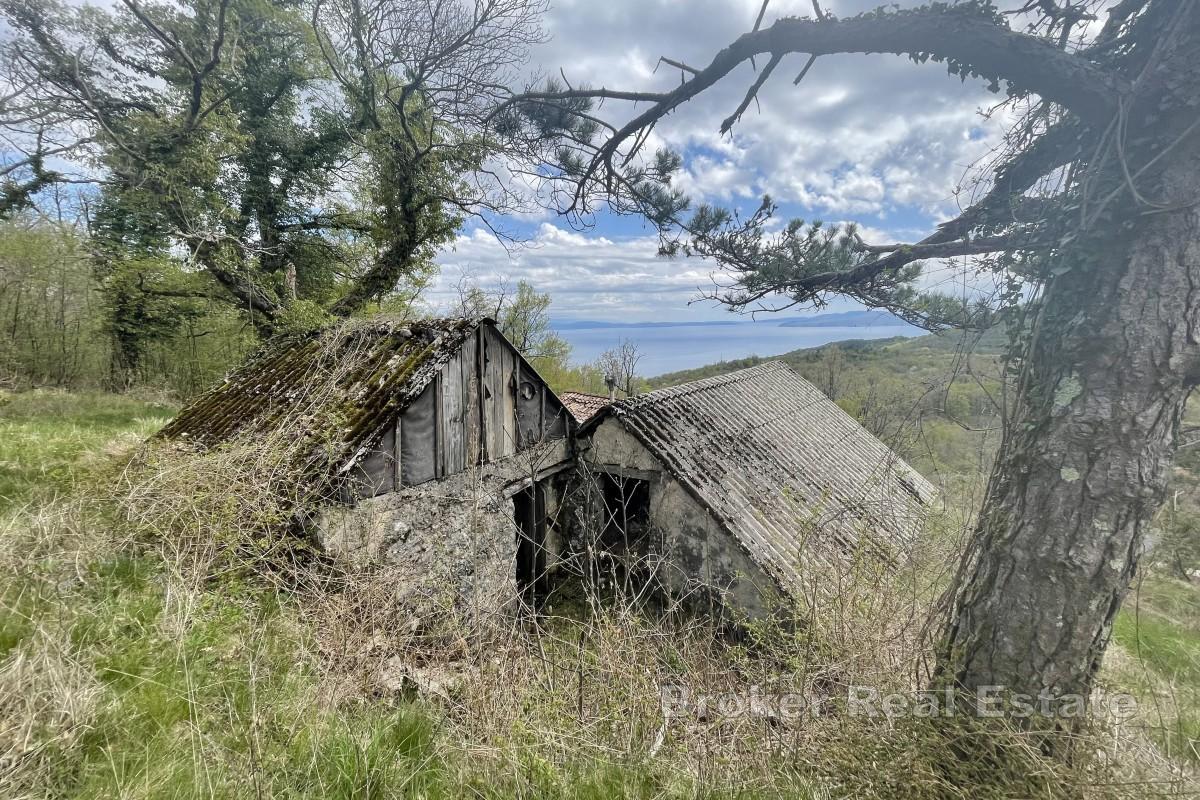 Stor tomt med byggeplass og havutsikt