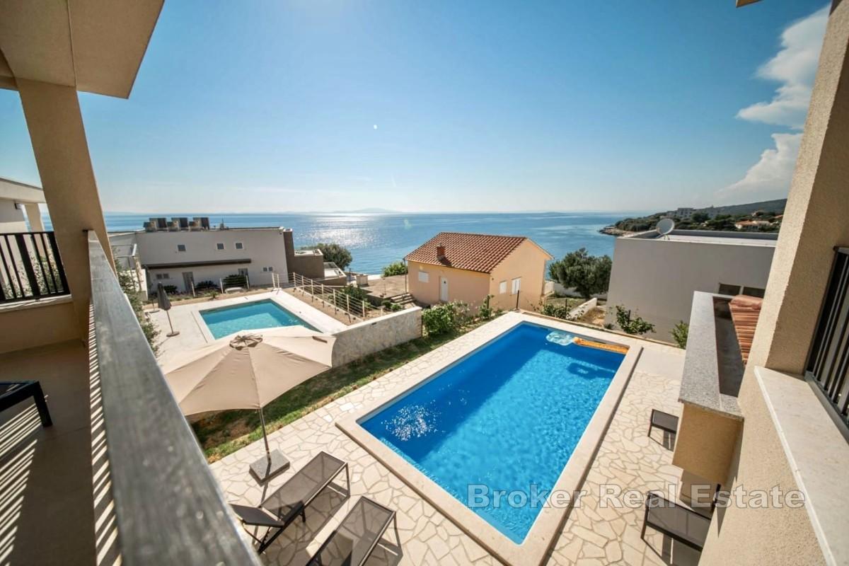 Casa moderna con piscina vicino al mare