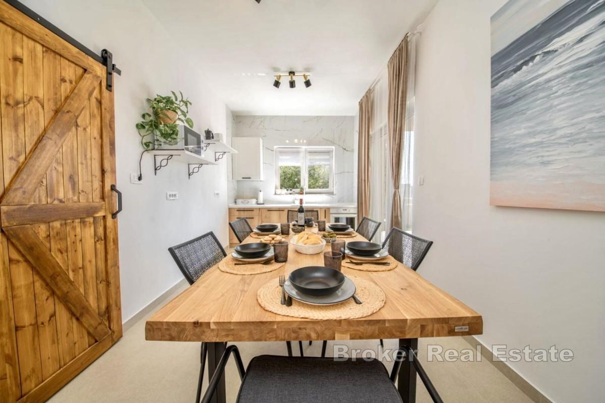 Casa moderna con piscina vicino al mare