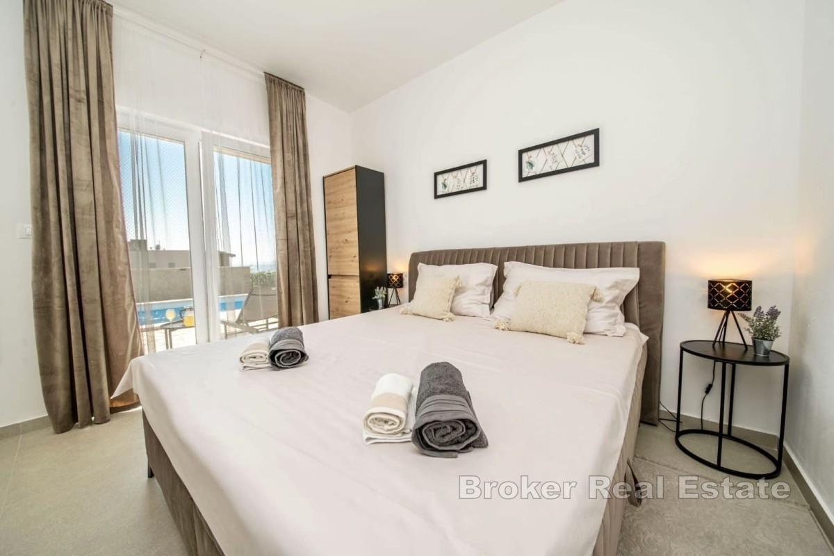 Casa moderna con piscina vicino al mare