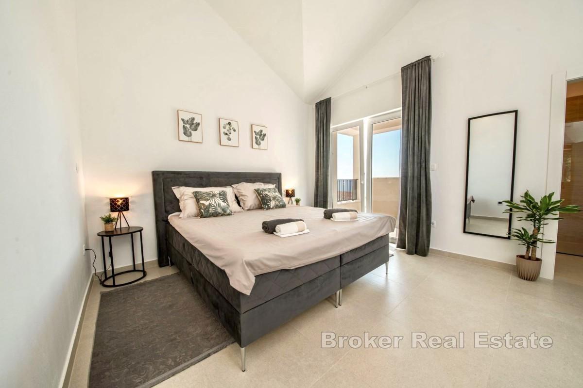 Casa moderna con piscina vicino al mare