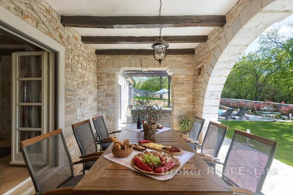 Autochtonní vila ve střední Istrii s moderním designem