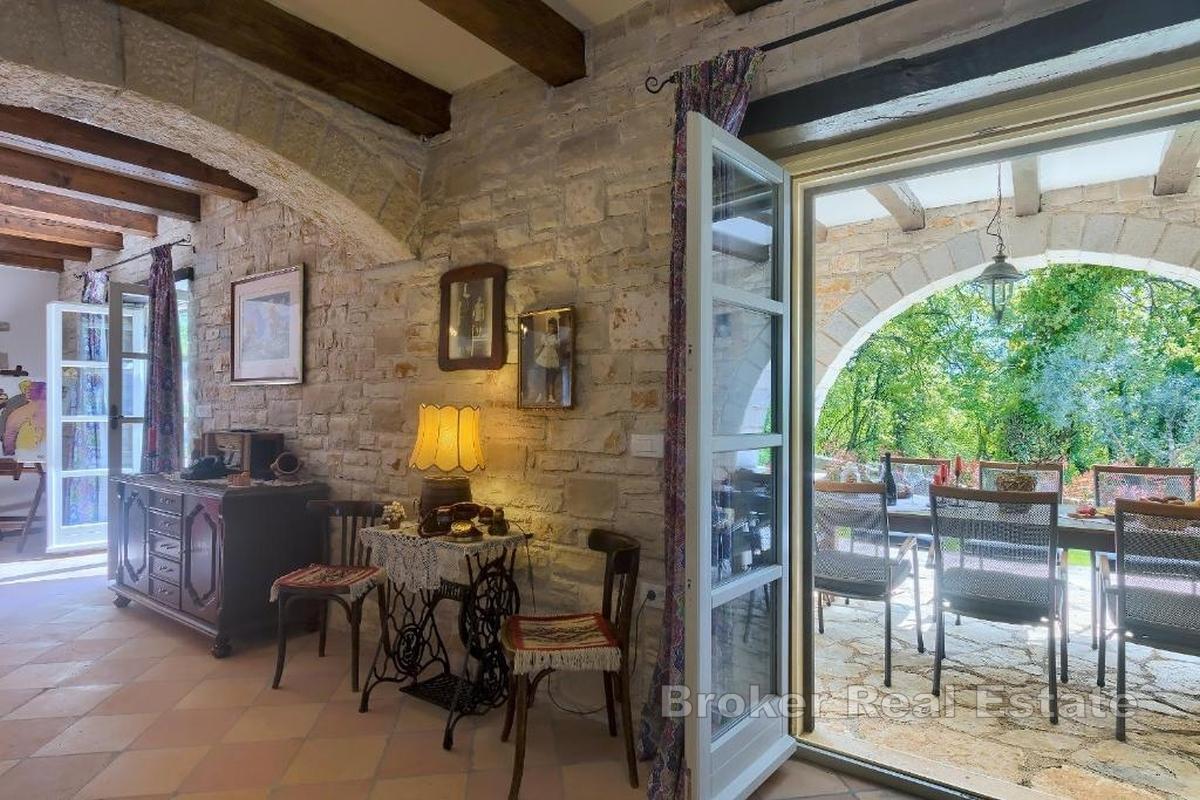 Autochtonní vila ve střední Istrii s moderním designem