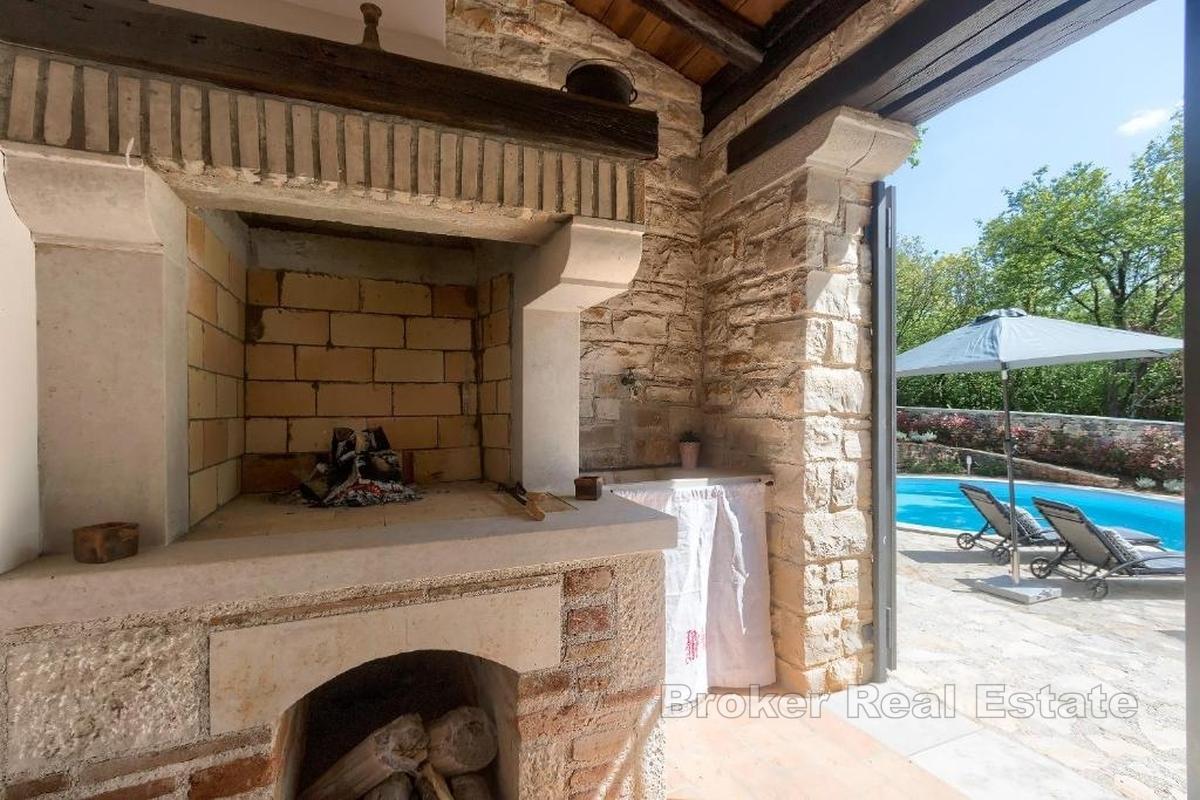 Autochtonní vila ve střední Istrii s moderním designem