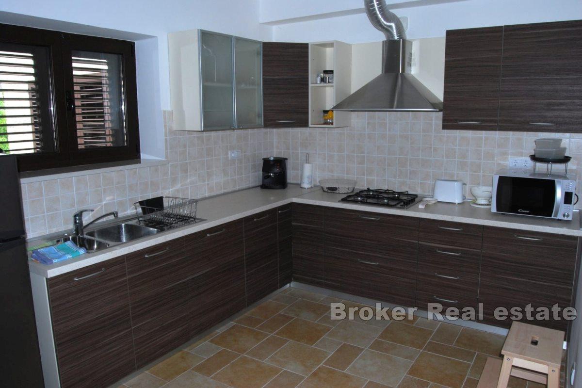 Каменная вилла в тихом месте