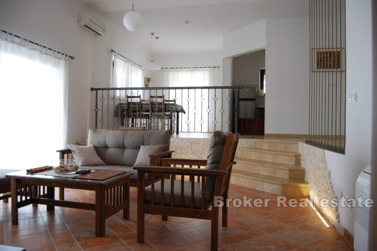 Kamena vila na mirnoj lokaciji