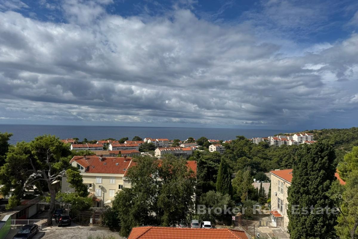Prostorný byt v klidné lokalitě v Lapadu