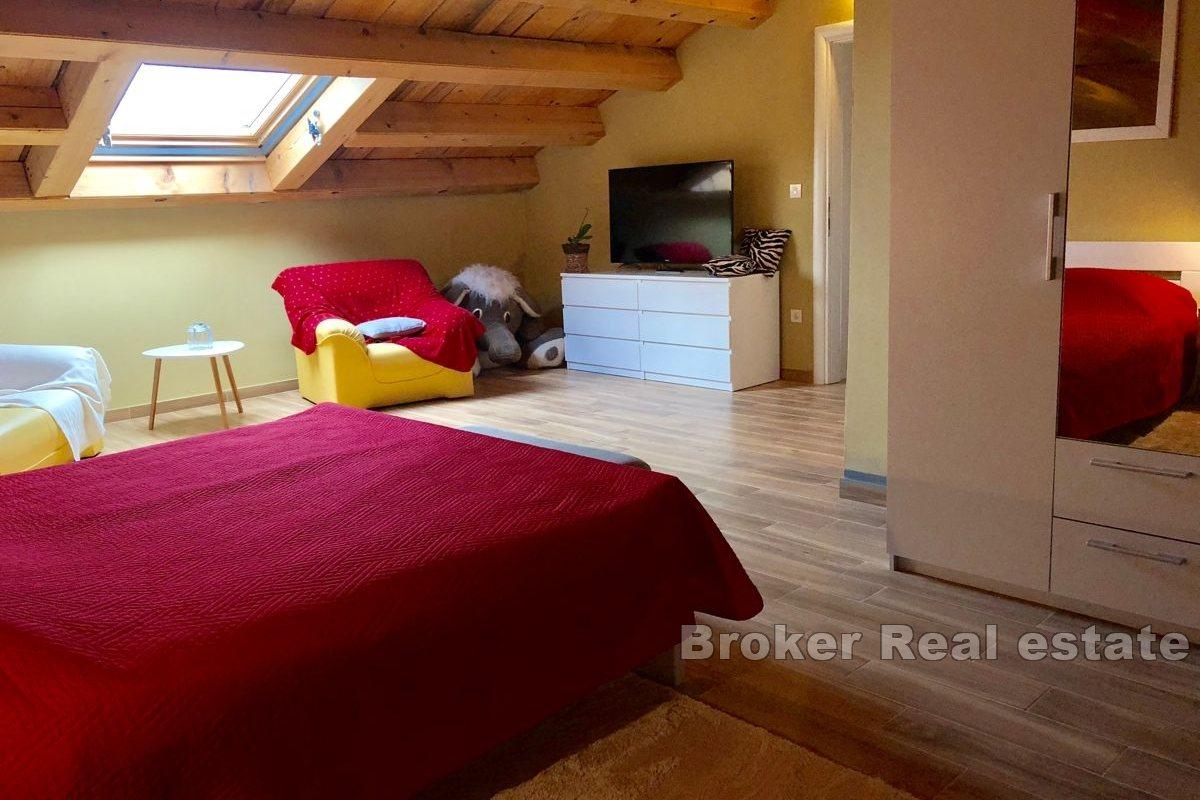 Charmigt hus med havsutsikt