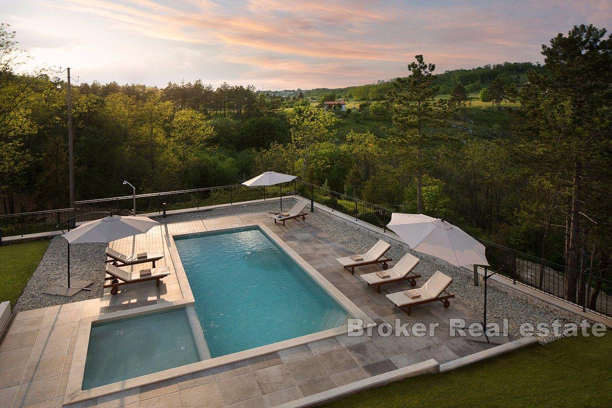 Большое поместье с домами отдыха и туризмом