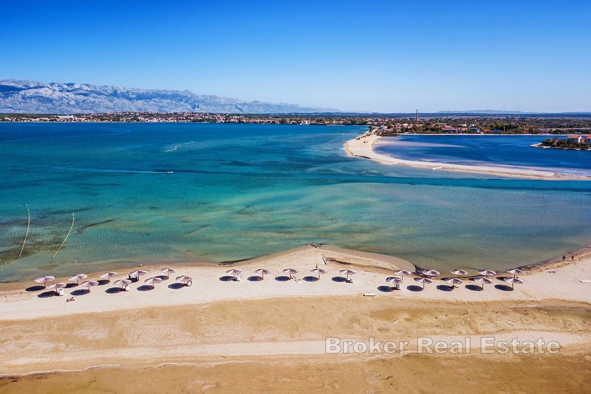 Byggeland nær sjøen