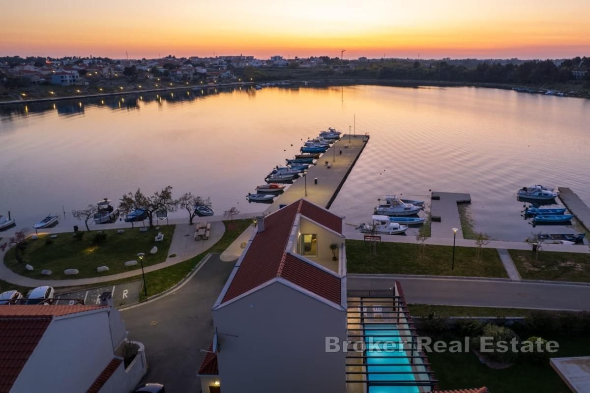 Luxusvilla in erster Reihe zum Meer
