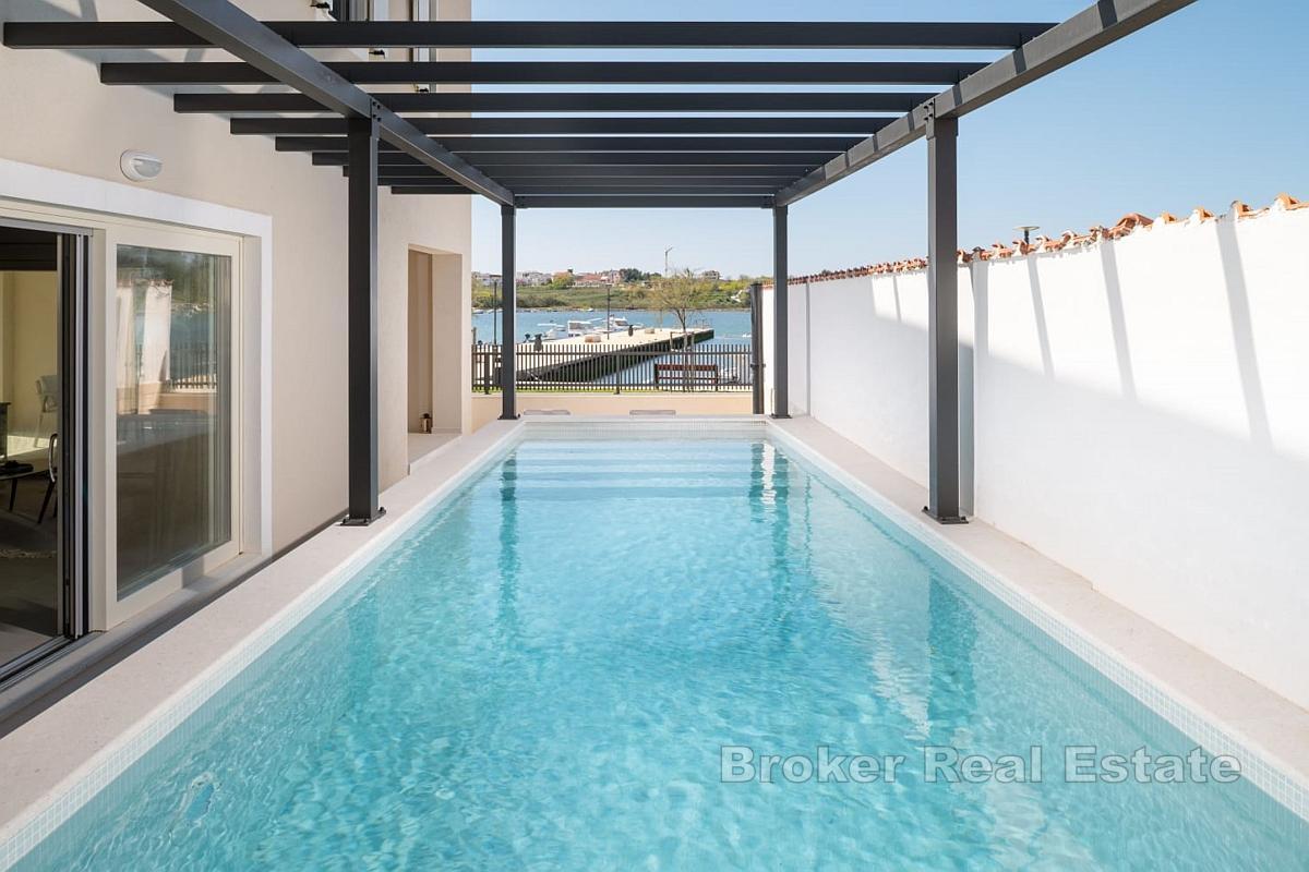 Luxusvilla in erster Reihe zum Meer