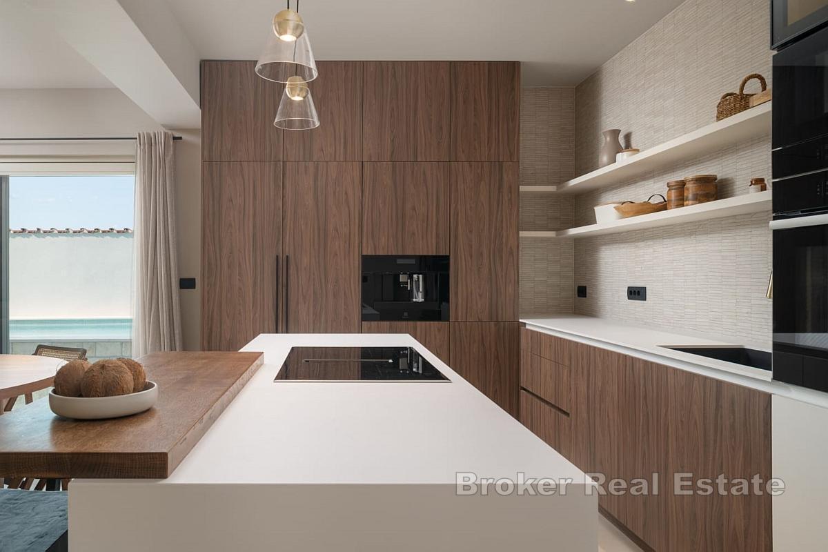 Luxusní vila v první řadě u moře