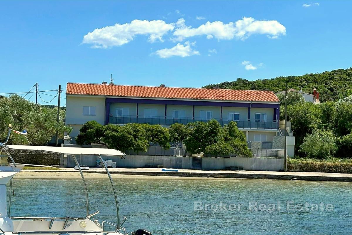 Palazzina in prima fila al mare