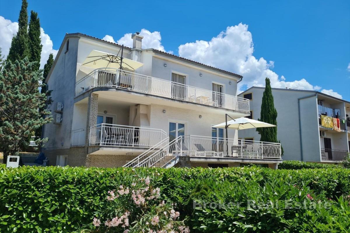 Immeuble avec vue sur la mer