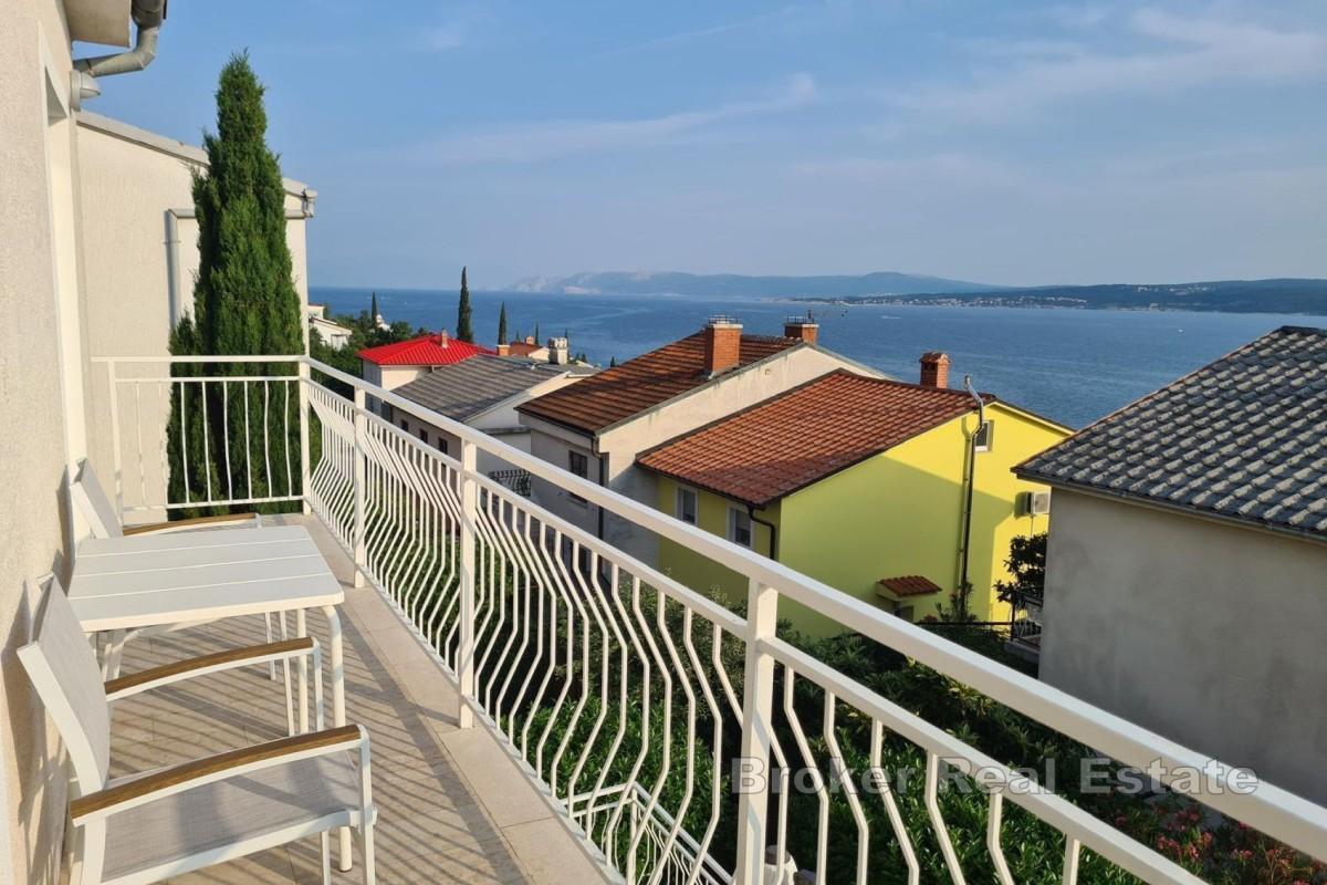 Immeuble avec vue sur la mer