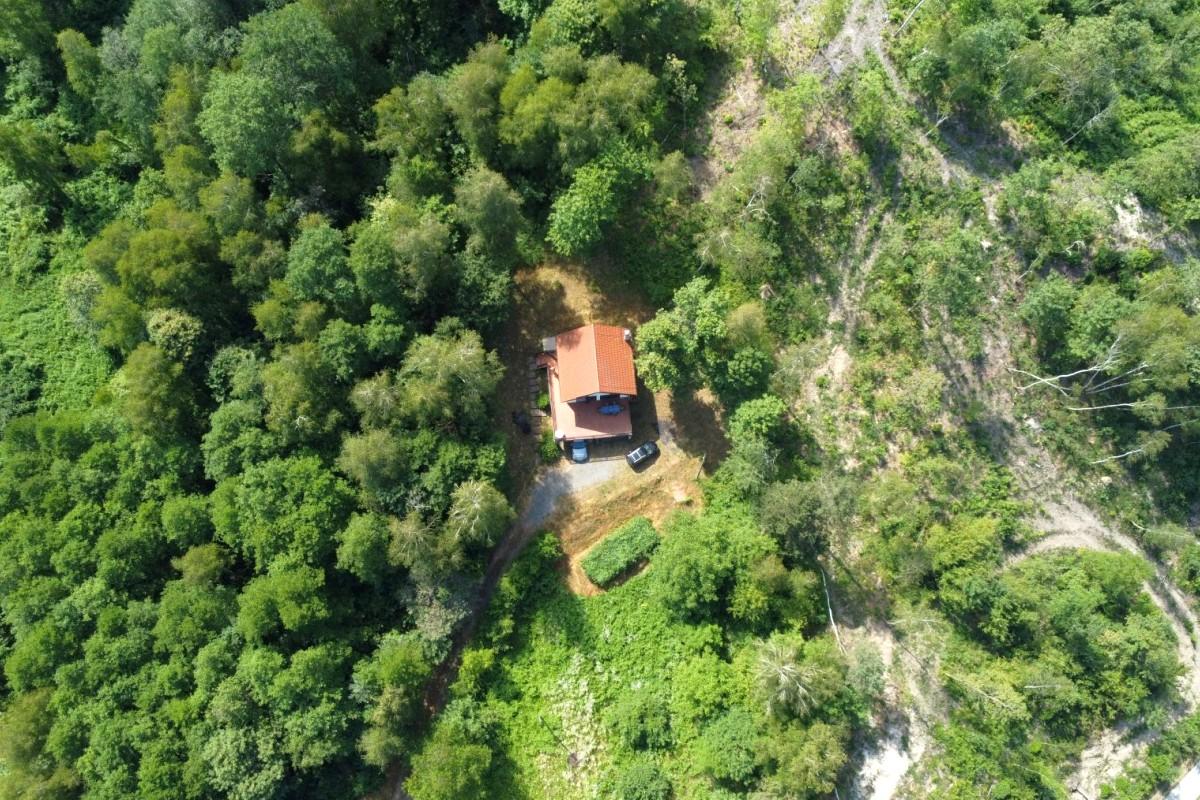 Kuća u blizini rijeke Kupe