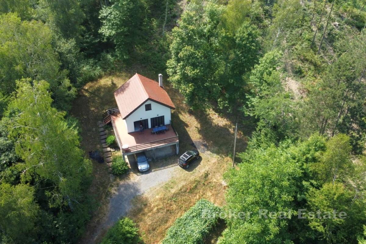 Kuća u blizini rijeke Kupe