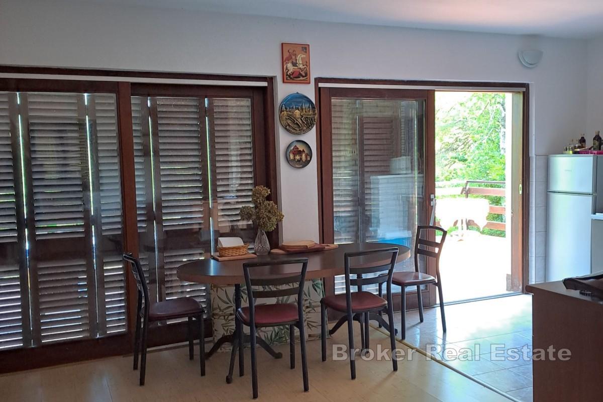 Kuća  u blizini rijeke Kupe