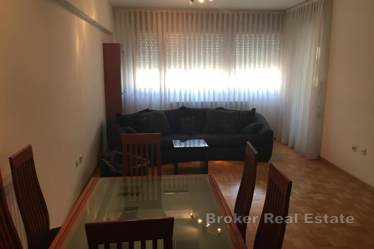 Appartement confortable avec loggia