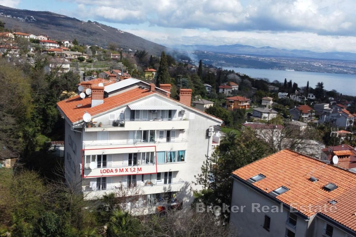 Appartamento con una camera da letto con vista mare