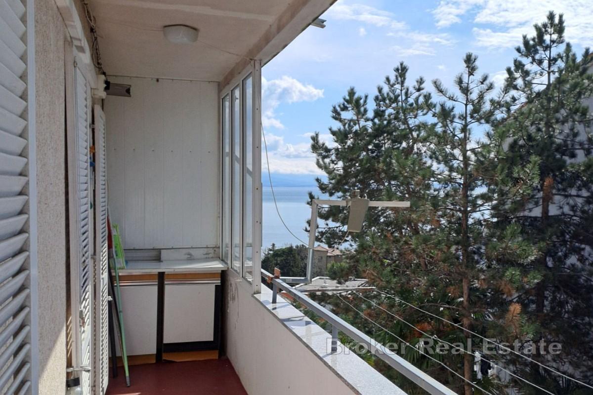 Appartamento con una camera da letto con vista mare