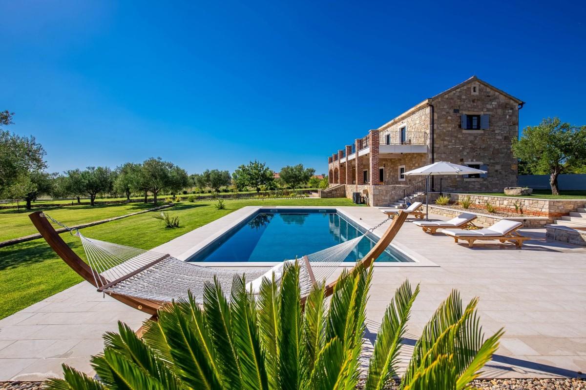 Villa de luxe avec court de tennis