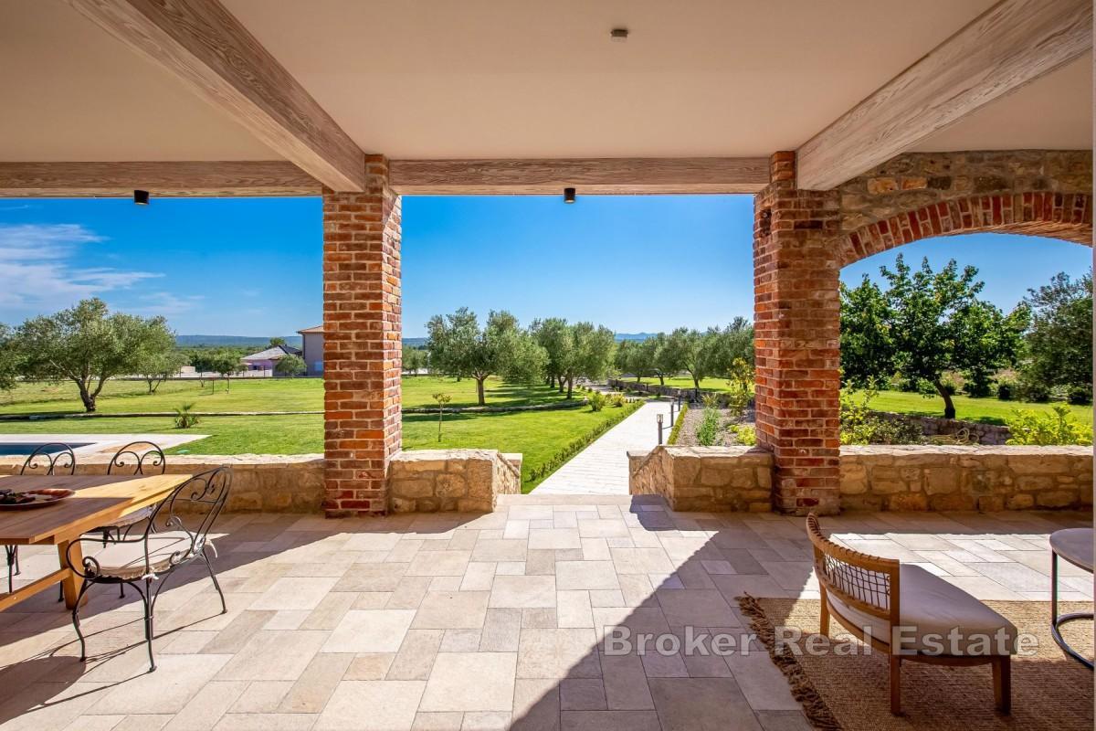 Villa de luxe avec court de tennis