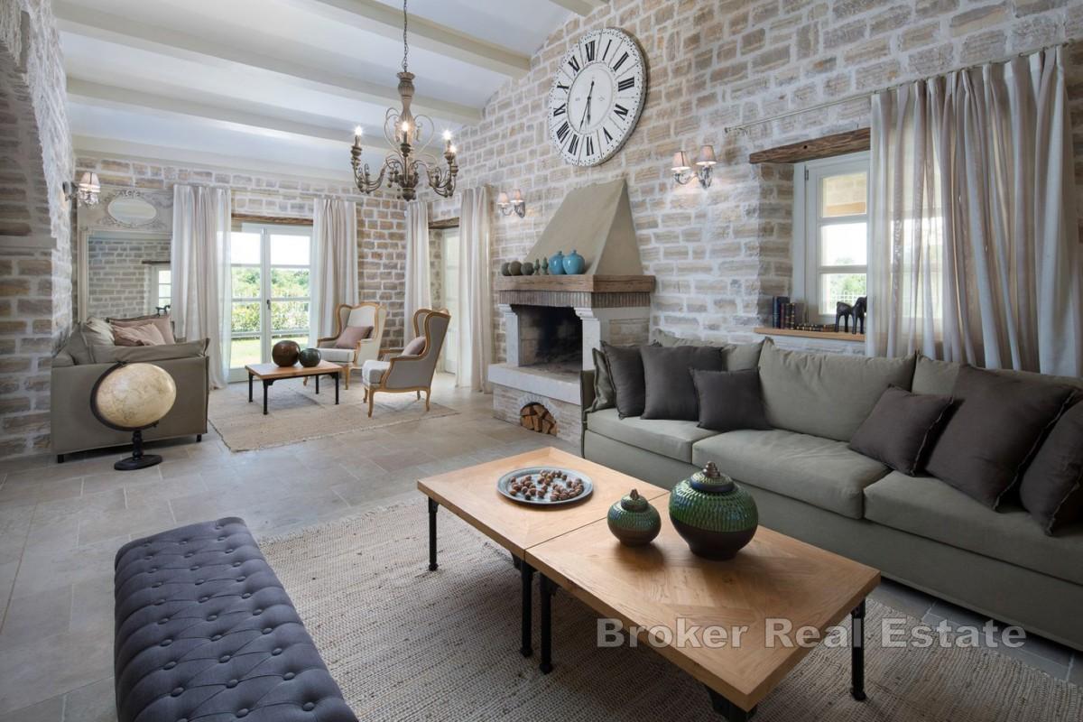 Luksuzna vila s bazenom i zajedničkim sportskim terenima