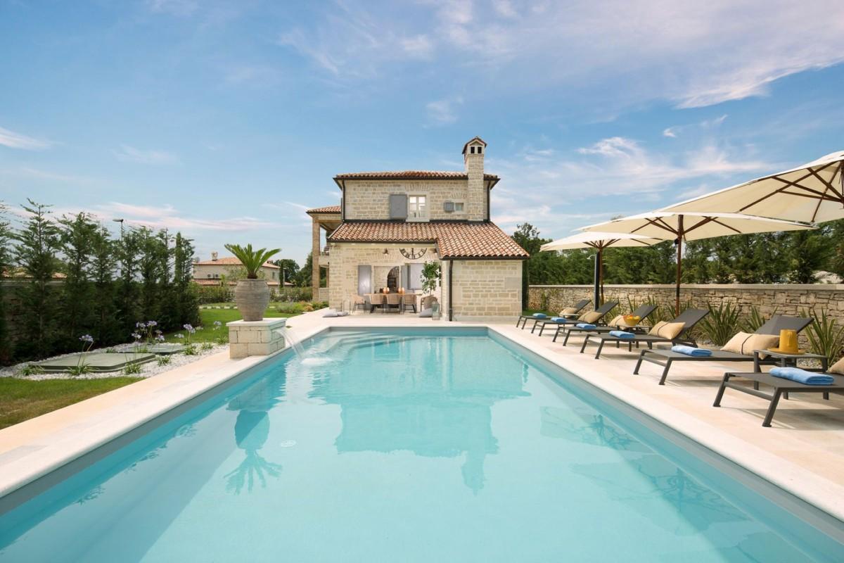 001-1026-19-Rovinj-villa-with-pool-and-sports-fields-for-sale
