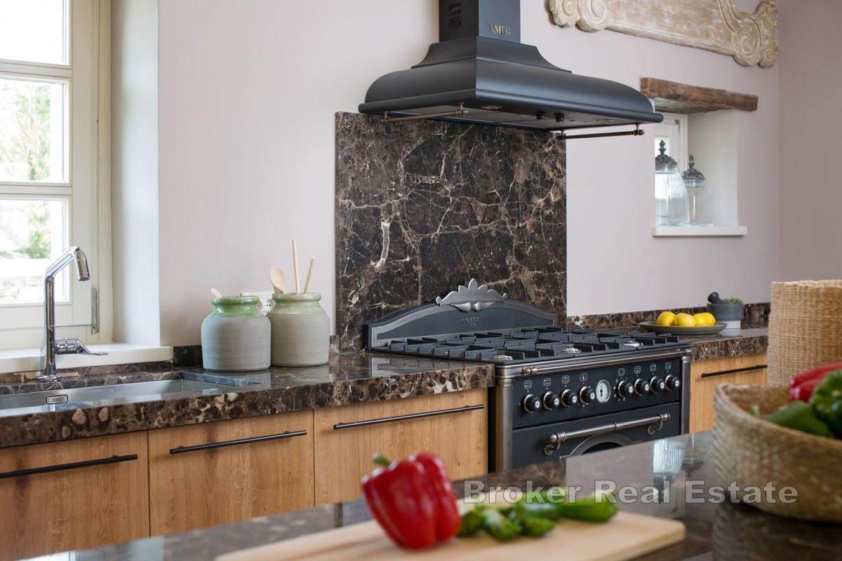 Villa mit Pool und Sportplätzen im Herzen Istriens