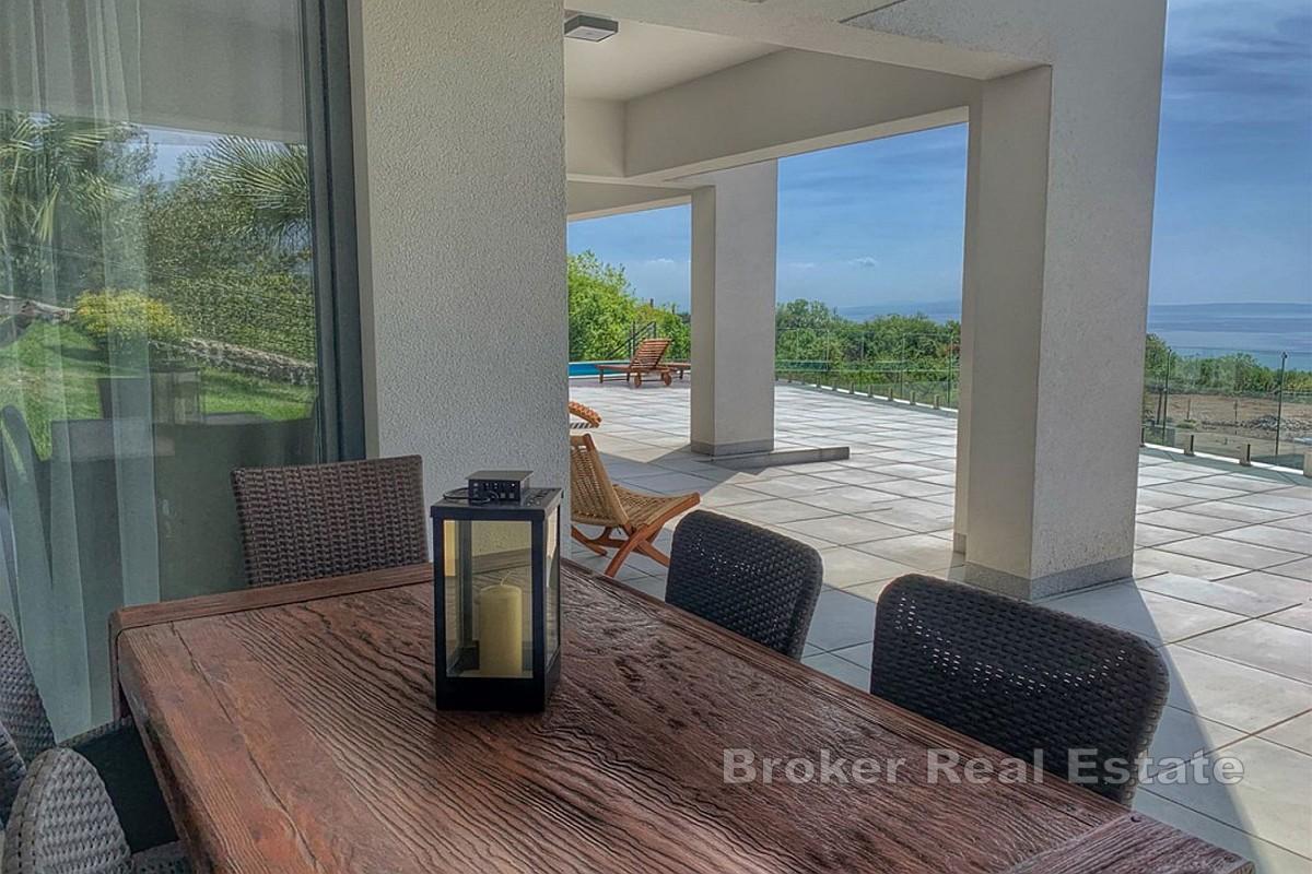 Maison avec deux appartements, piscine et vue mer