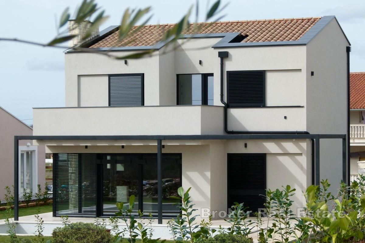 Villa avec piscine dans un cadre paisible