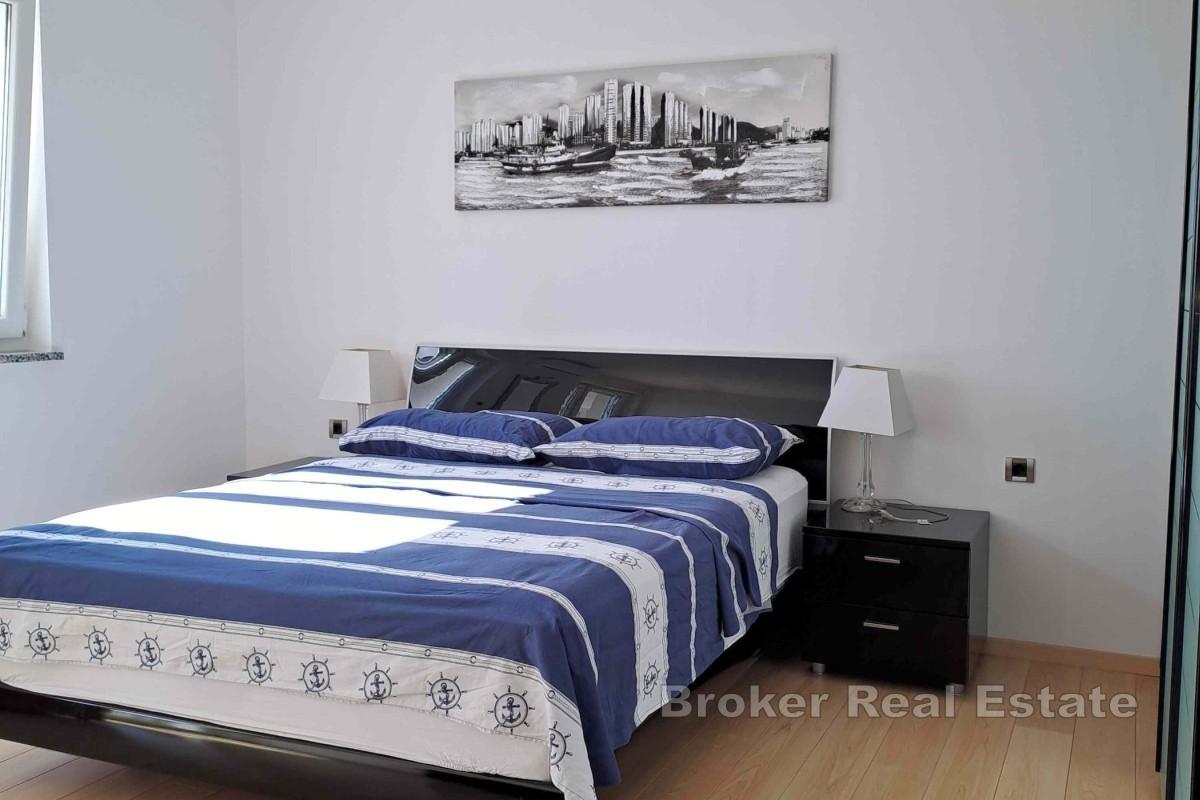 Przestronny apartament z tawerną i widokiem na morze